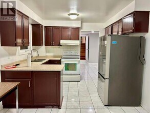 5235 Astwell Ave in Mississauga, ON - Building Photo - Building Photo