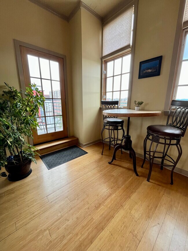 275 S Harrison St, Unit 601 in Denver, CO - Building Photo - Building Photo