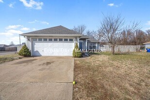 100 N Brandon St in Lowell, AR - Building Photo