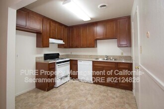 300 Montrose Dr in Folsom, CA - Building Photo - Building Photo