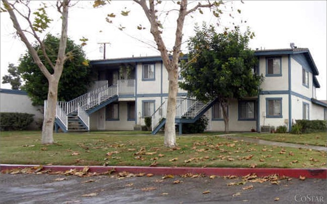 12968-12992 Yorba Ave in Chino, CA - Foto de edificio - Building Photo