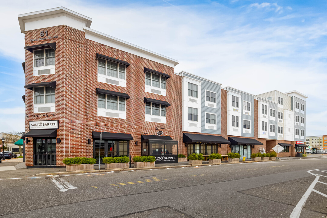 Village Place in Bay Shore, NY - Foto de edificio