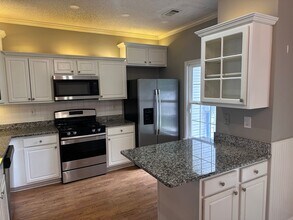 38 Highoak Dr in Marietta, GA - Foto de edificio - Building Photo