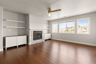 9746 SW 34th Pl in Portland, OR - Foto de edificio - Building Photo