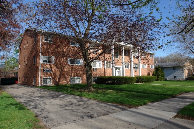 Kimberly Manor in Lansing, MI - Foto de edificio - Building Photo