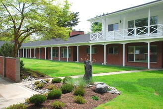 Clover Creek Manor Apartments in Lakewood, WA - Building Photo - Building Photo