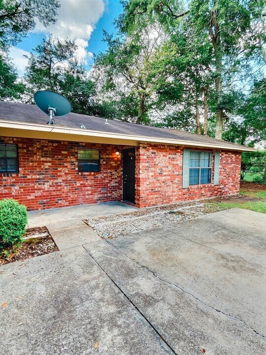 1115 Hickory Dr in Long Beach, MS - Building Photo