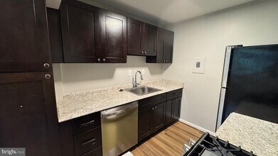 7097 Spring Garden Dr in Springfield, VA - Building Photo - Building Photo