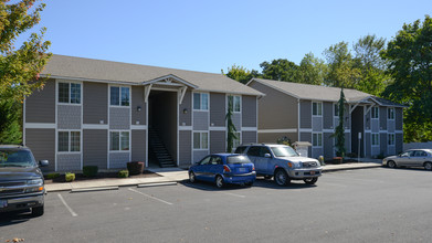 Ash Creek Apartments in Independence, OR - Building Photo - Building Photo