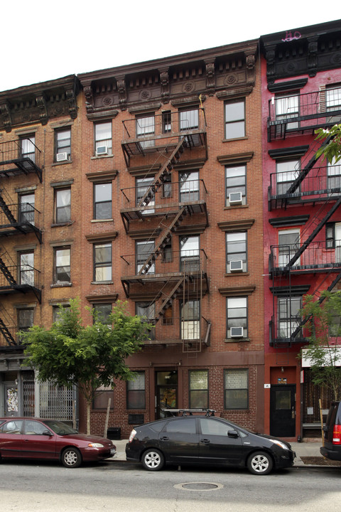209 E Fourth St in New York, NY - Foto de edificio