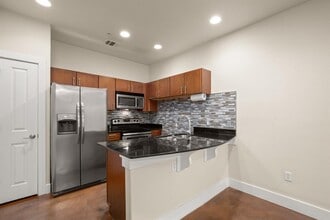 1807 Poquito St in Austin, TX - Foto de edificio - Building Photo