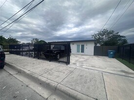 22045 SW 114th Ave in Miami, FL - Building Photo