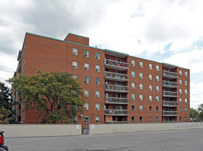 Residences on Vine in St Catharines, ON - Building Photo - Building Photo