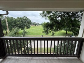 230 E 5th St in Dallas, TX - Building Photo