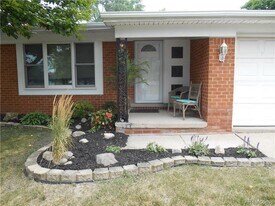 1440 W Elmwood Ave in Clawson, MI - Building Photo