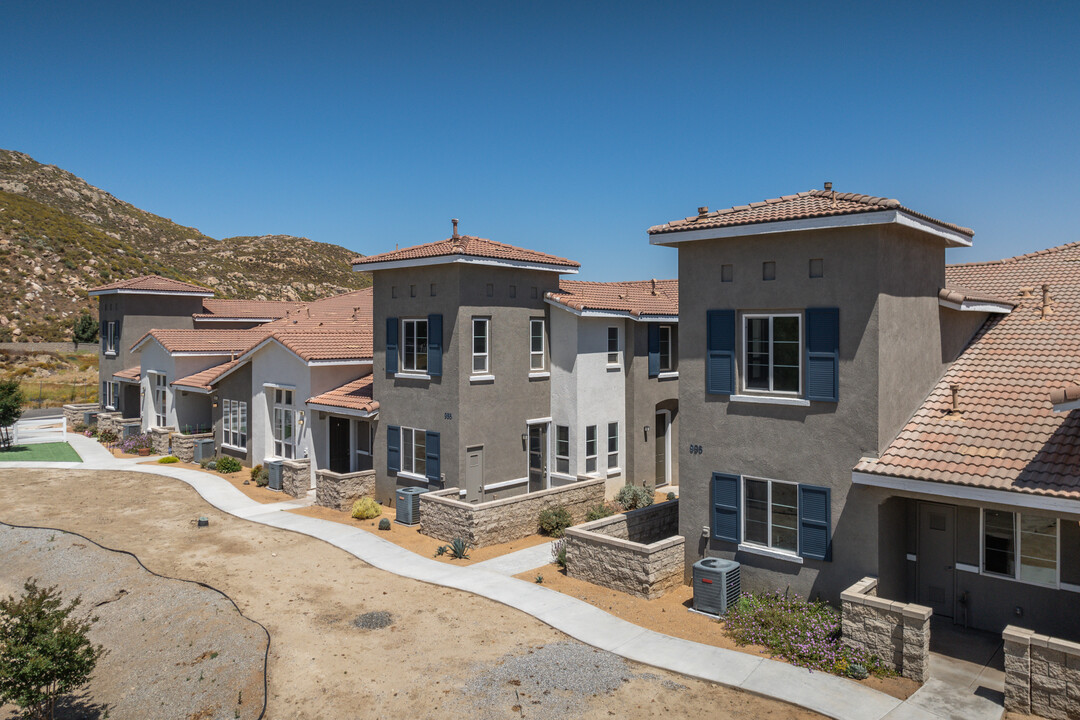 Peppertree in Hemet, CA - Foto de edificio