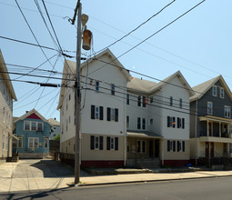 114-120 Summer St in Central Falls, RI - Foto de edificio - Building Photo