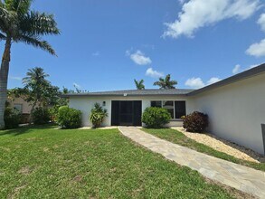 5156 Sunnybrook Ct in Cape Coral, FL - Building Photo - Building Photo