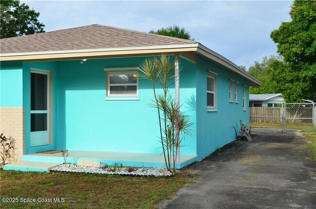 1815 37th Ave in Vero Beach, FL - Foto de edificio - Building Photo