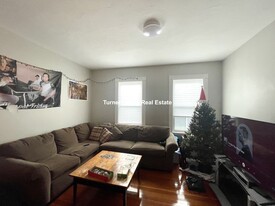 12 Bucknam St, Unit 3 Apartamentos