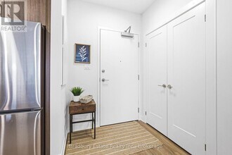 155 Greenbrier Rd in Cambridge, ON - Building Photo - Building Photo