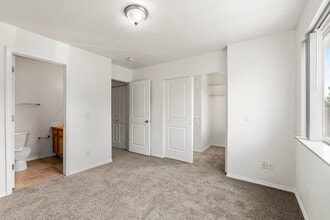 Crystal Creek Duplexes in Post Falls, ID - Foto de edificio - Building Photo