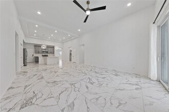 10913 Mt Royal Ave in Las Vegas, NV - Building Photo - Building Photo