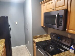 1068 Benoist Farms Rd in West Palm Beach, FL - Building Photo - Building Photo