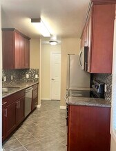 713 Canonbury Way in Hayward, CA - Foto de edificio - Building Photo