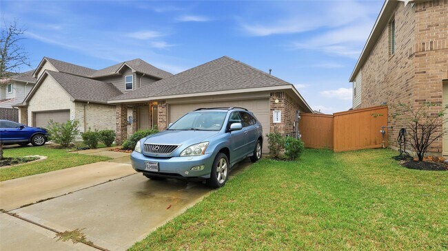 22243 Florence Spgs Dr in Hockley, TX - Foto de edificio - Building Photo