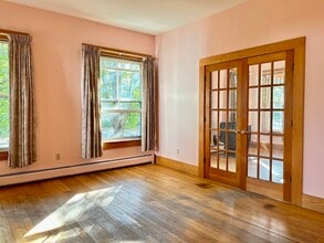 527 Main St in Ashfield, MA - Foto de edificio - Building Photo