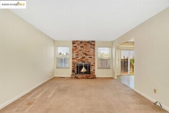 817 Basalt Way in Antioch, CA - Building Photo - Building Photo