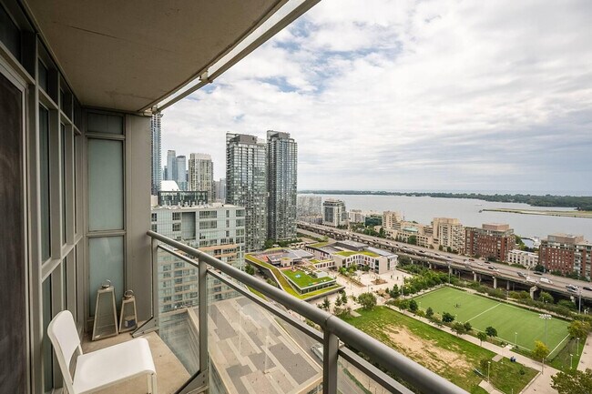 90 Fort York Blvd in Toronto, ON - Building Photo - Building Photo