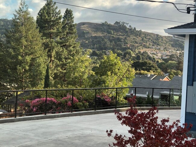 463 La Paloma Rd