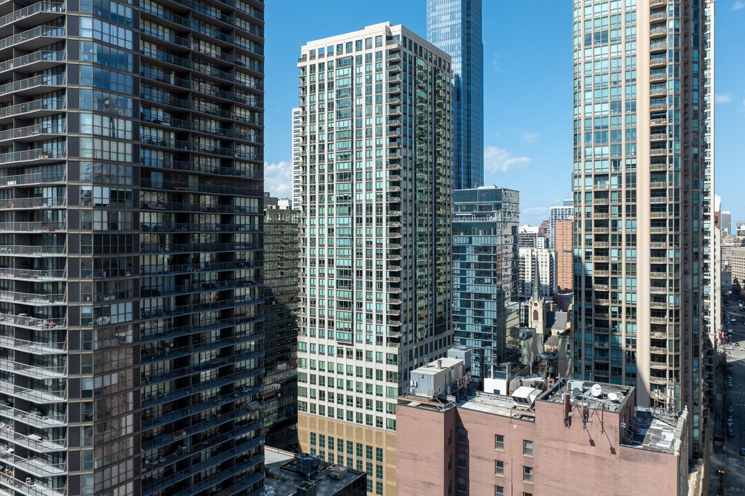2 East Erie in Chicago, IL - Building Photo
