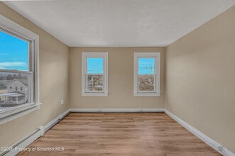 107 2nd St in Blakely, PA - Building Photo - Building Photo