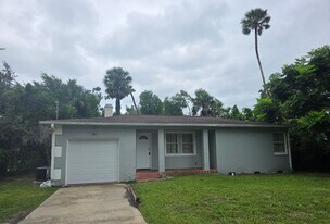 1064 Madison Ave in Daytona Beach, FL - Building Photo