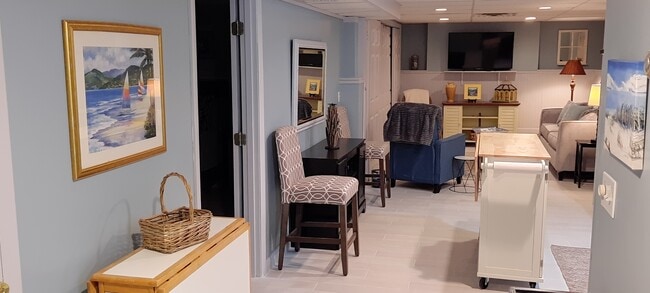 21 Middle Rd, Unit Apartment