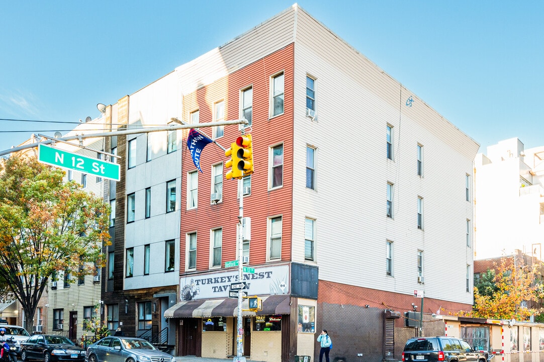 94 Bedford Ave in Brooklyn, NY - Building Photo