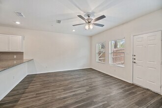 805 S 6th St in Bonham, TX - Building Photo - Building Photo