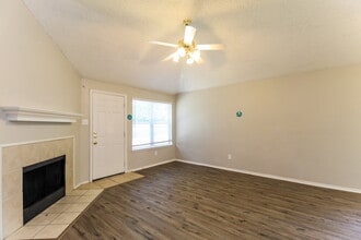 833 Beaver Creek Dr in Burleson, TX - Building Photo - Building Photo