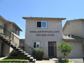 200 Northwoods Ave in Manteca, CA - Building Photo