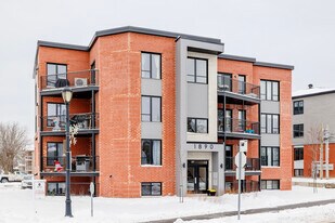 1890 Édouard-VII Rte in St-Philippe, QC - Building Photo