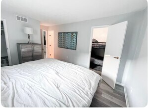 4215 E Bay Dr in Clearwater, FL - Building Photo - Building Photo