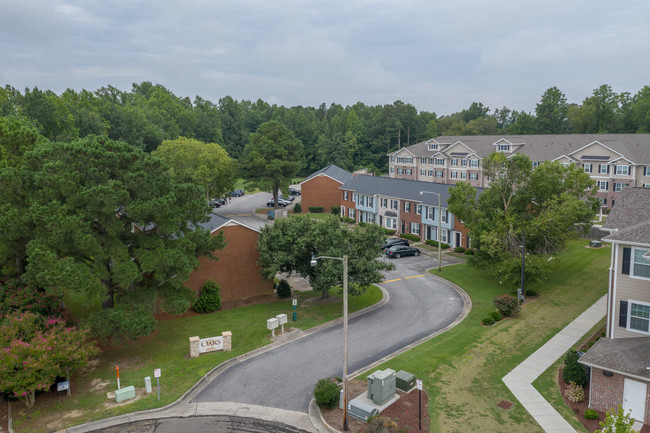 The Oaks at University Medical Park in Greenville, NC - Foto de edificio - Building Photo