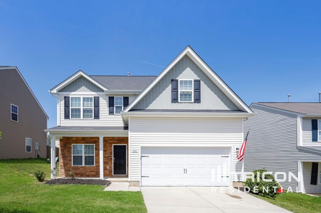 1112 Ametrine Ln in Dallas, NC - Building Photo