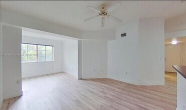 2544 Centergate Dr in Miramar, FL - Building Photo - Building Photo