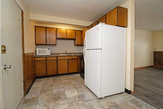 1126 13th St S in St. Cloud, MN - Foto de edificio - Building Photo