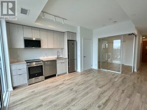 1660 Bloor St W in Toronto, ON - Building Photo - Building Photo