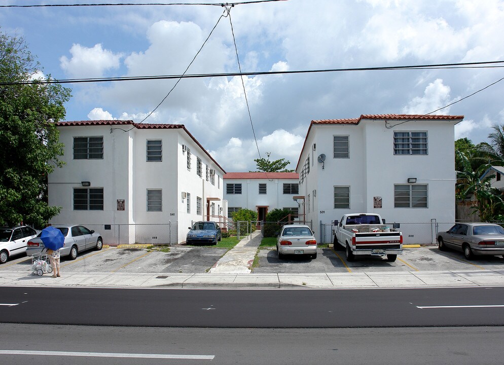 531-541 SW 7th St in Miami, FL - Building Photo